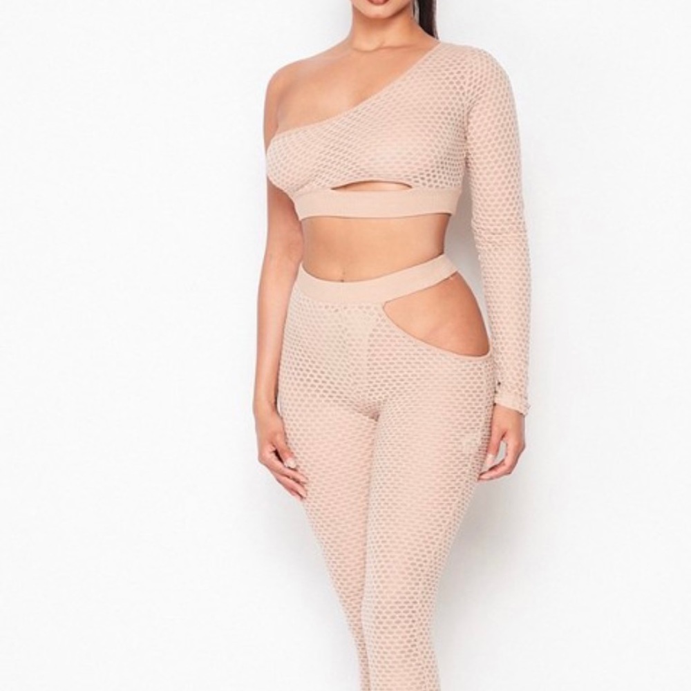 SPORTS MESH CROPPED TOP AND LEGGINGS SET (NUDE)